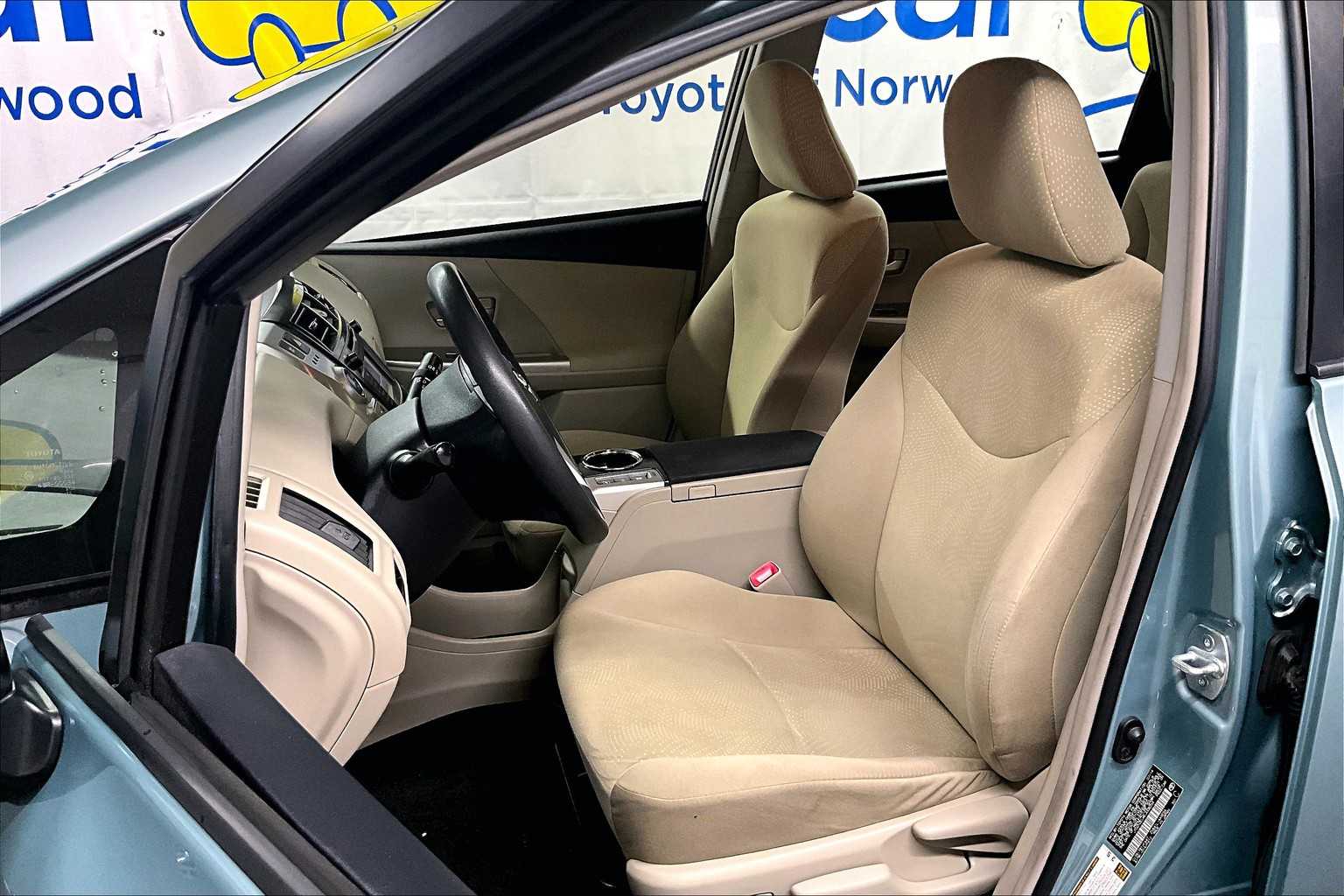 2014 Toyota Prius V Three - Photo 10