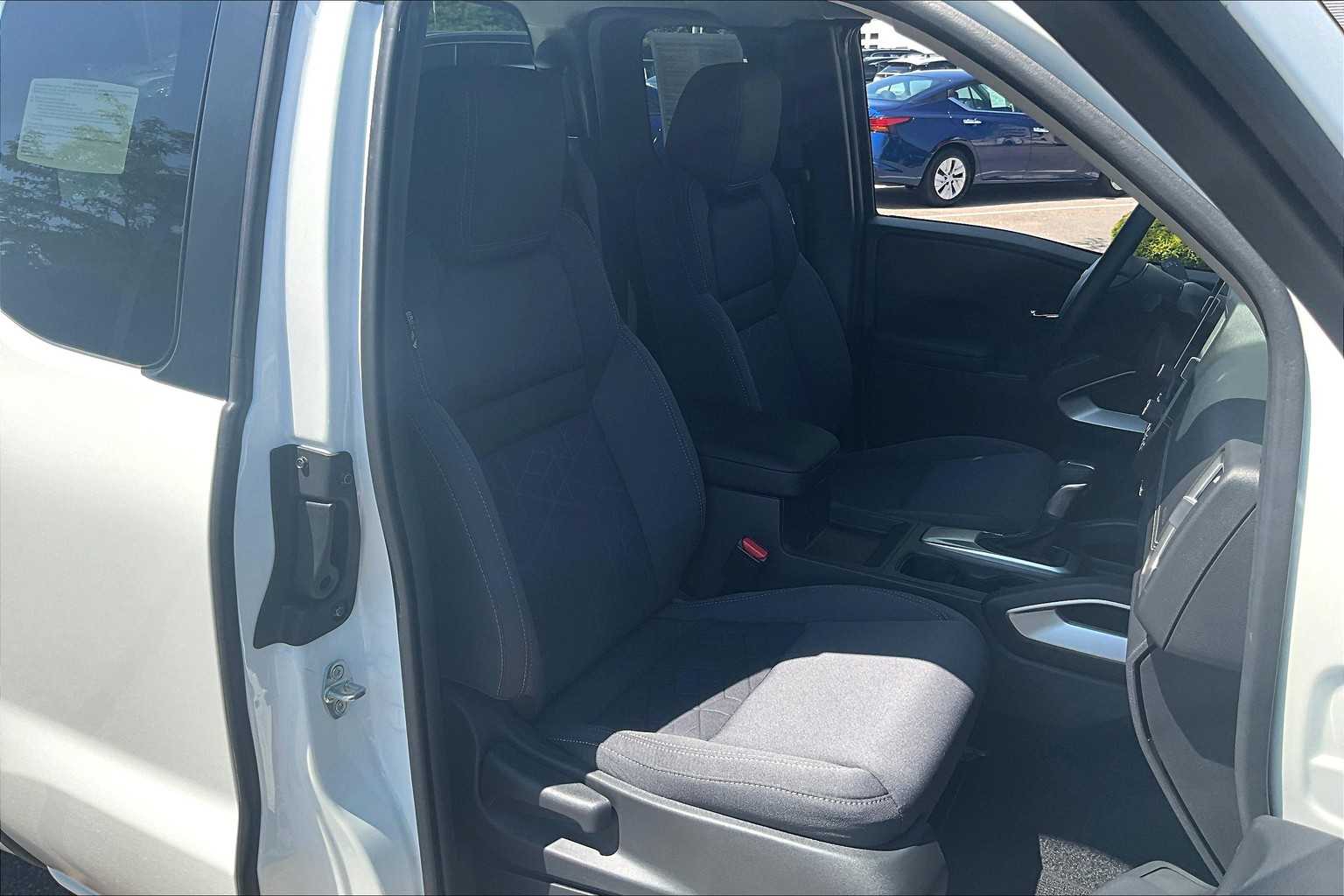 2025 Nissan Frontier SV - Photo 11