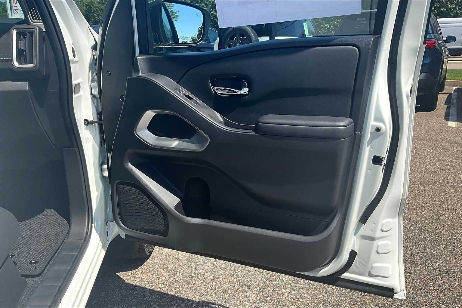 2025 Nissan Frontier SV - Photo 12