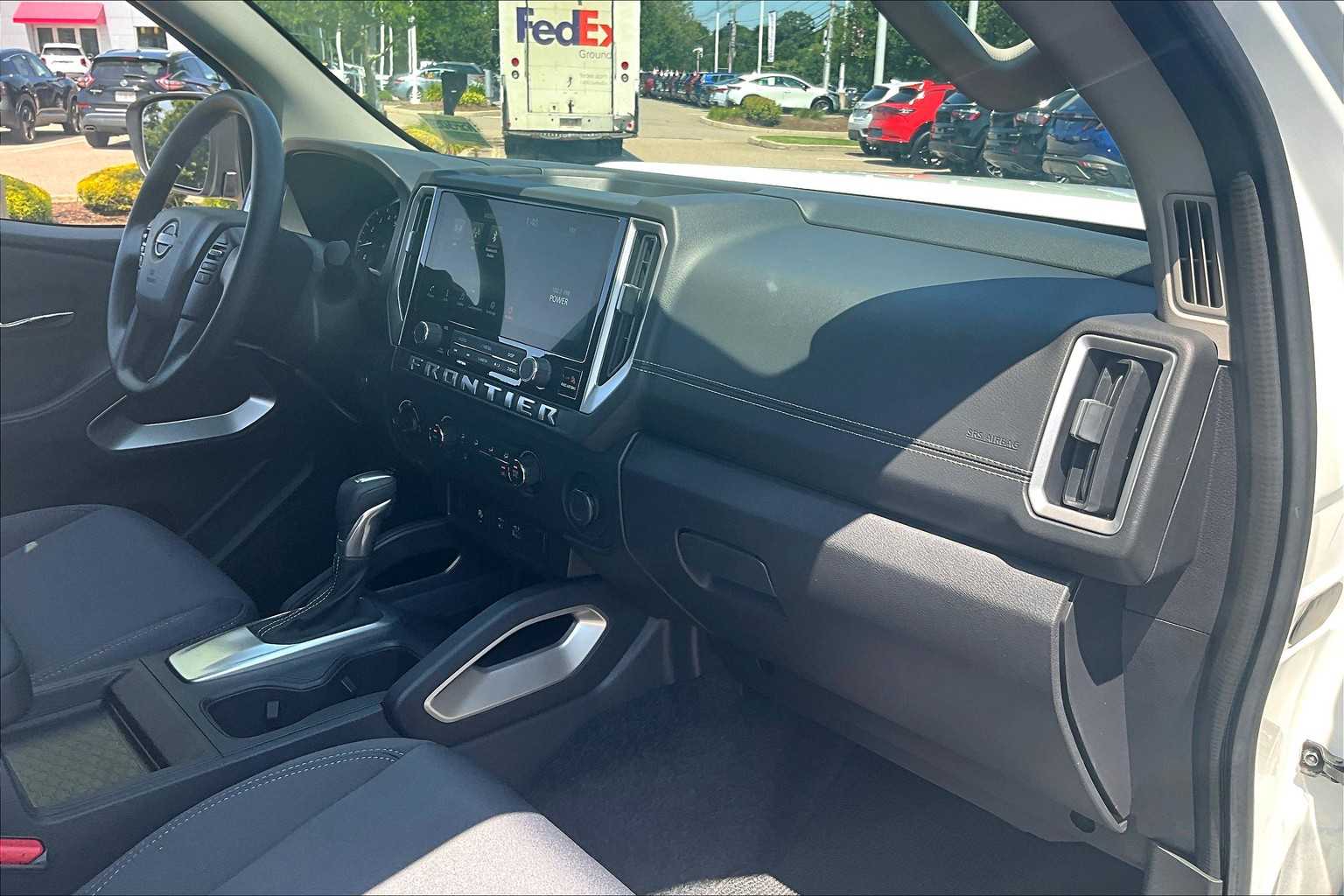 2025 Nissan Frontier SV - Photo 14