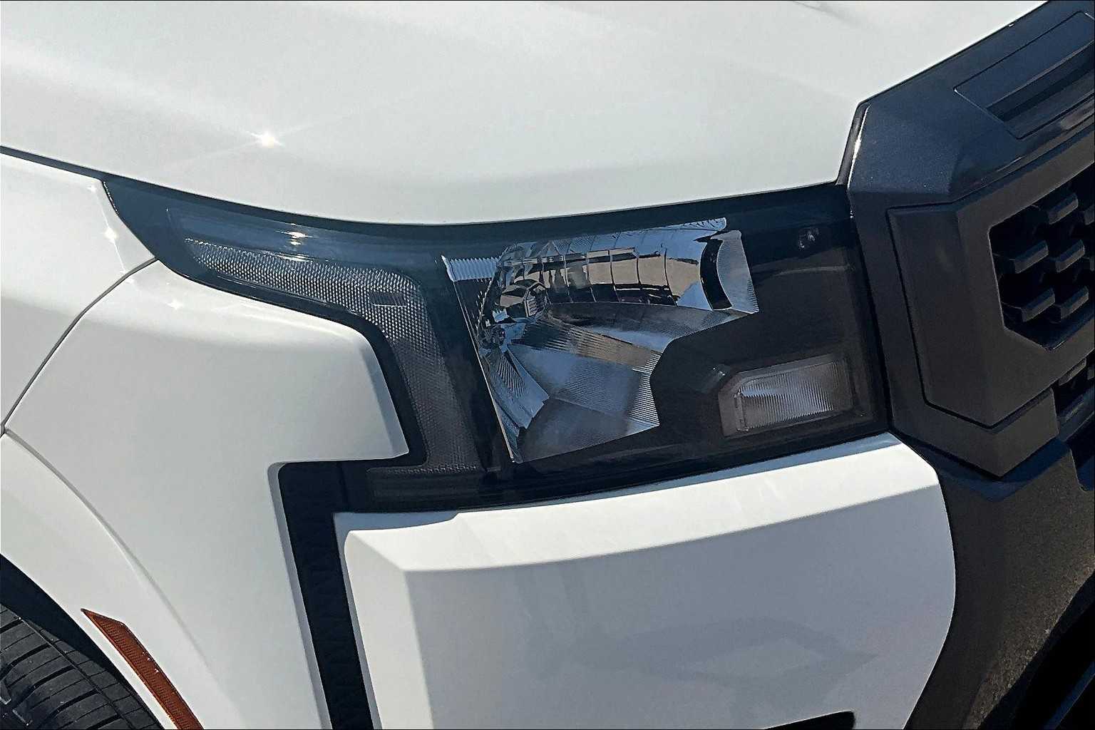 2025 Nissan Frontier SV - Photo 32