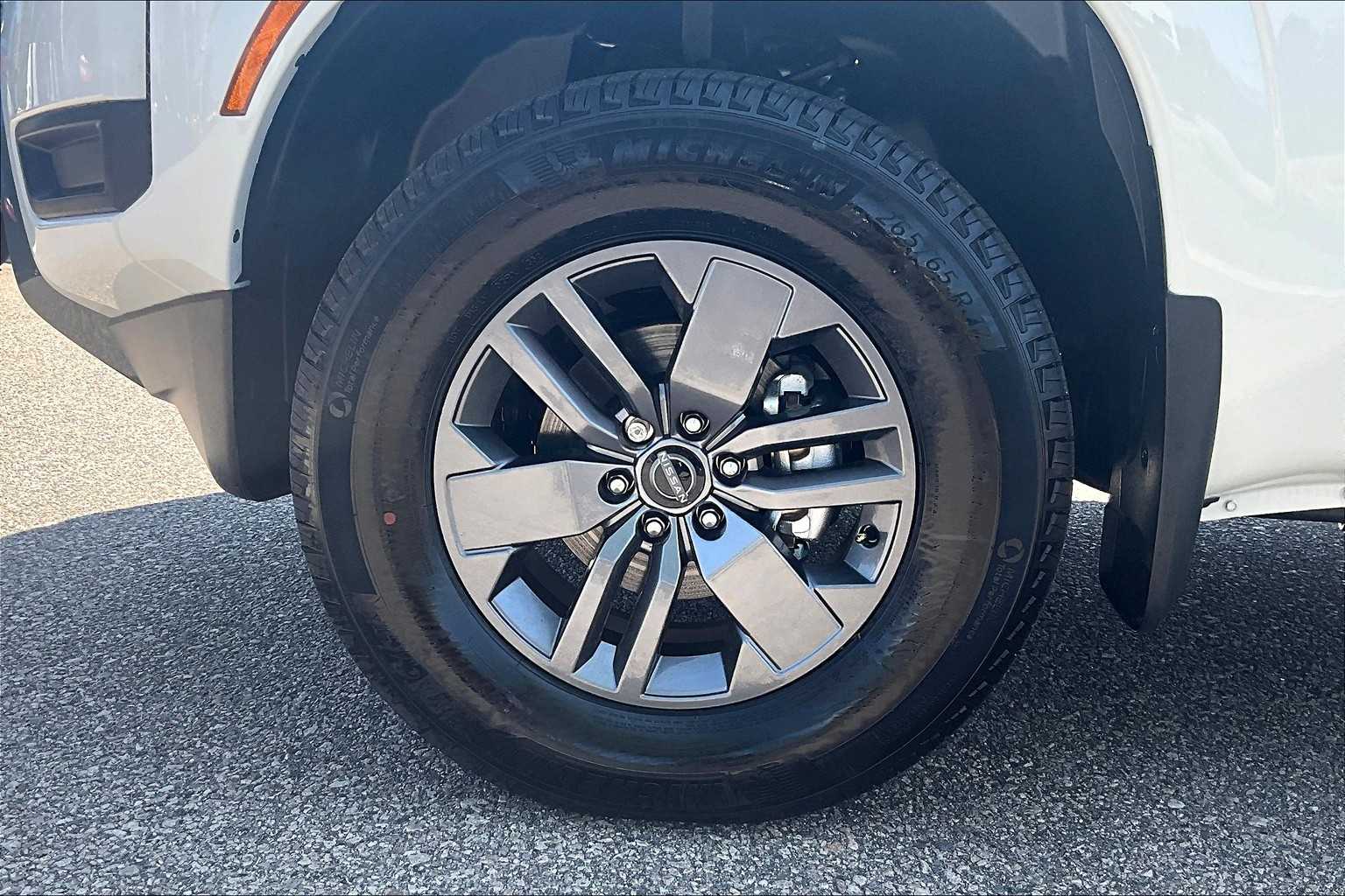 2025 Nissan Frontier SV - Photo 7
