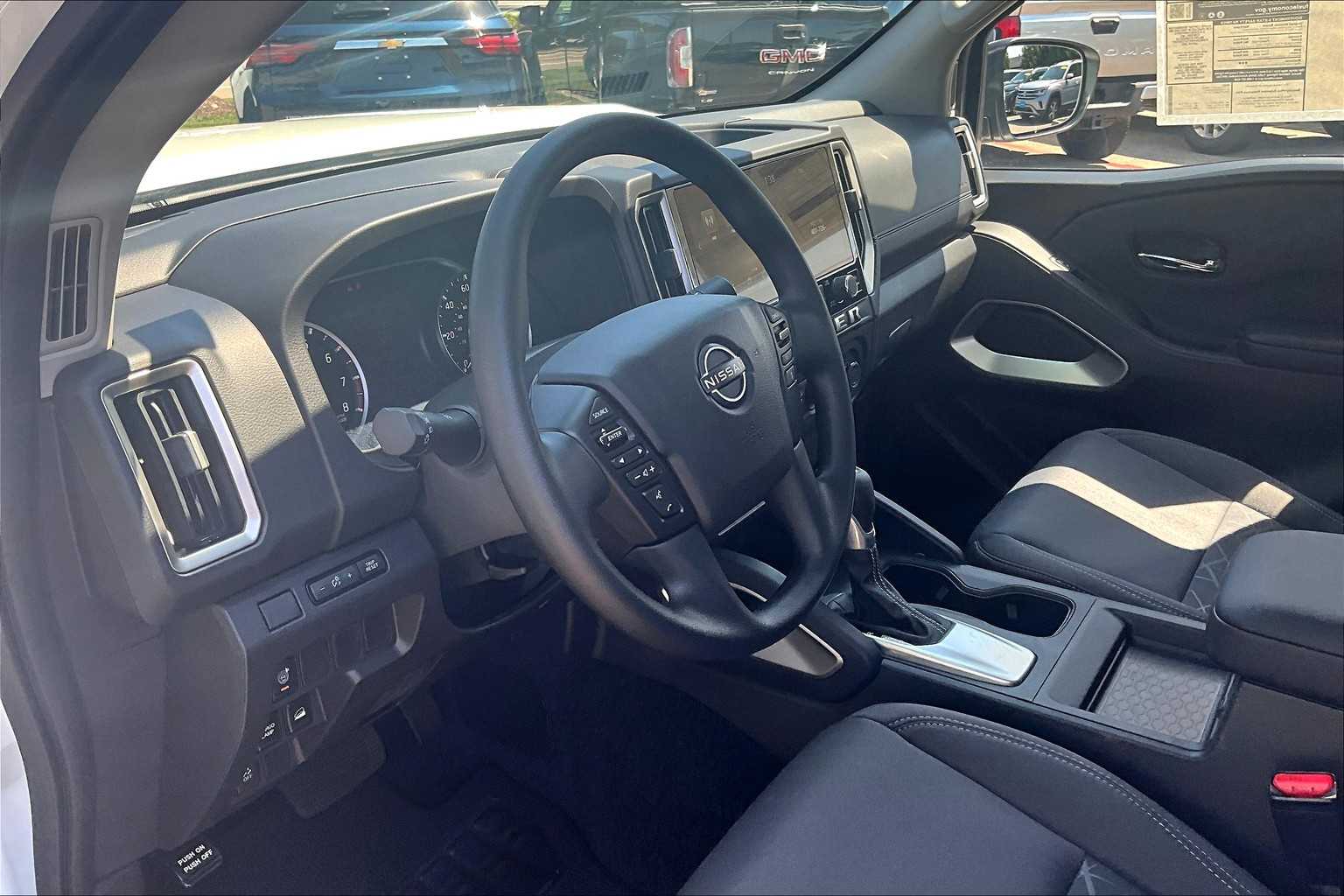 2025 Nissan Frontier SV - Photo 8