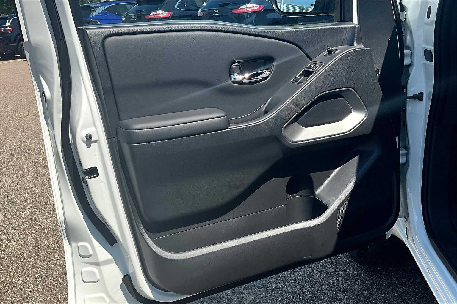 2025 Nissan Frontier SV - Photo 9