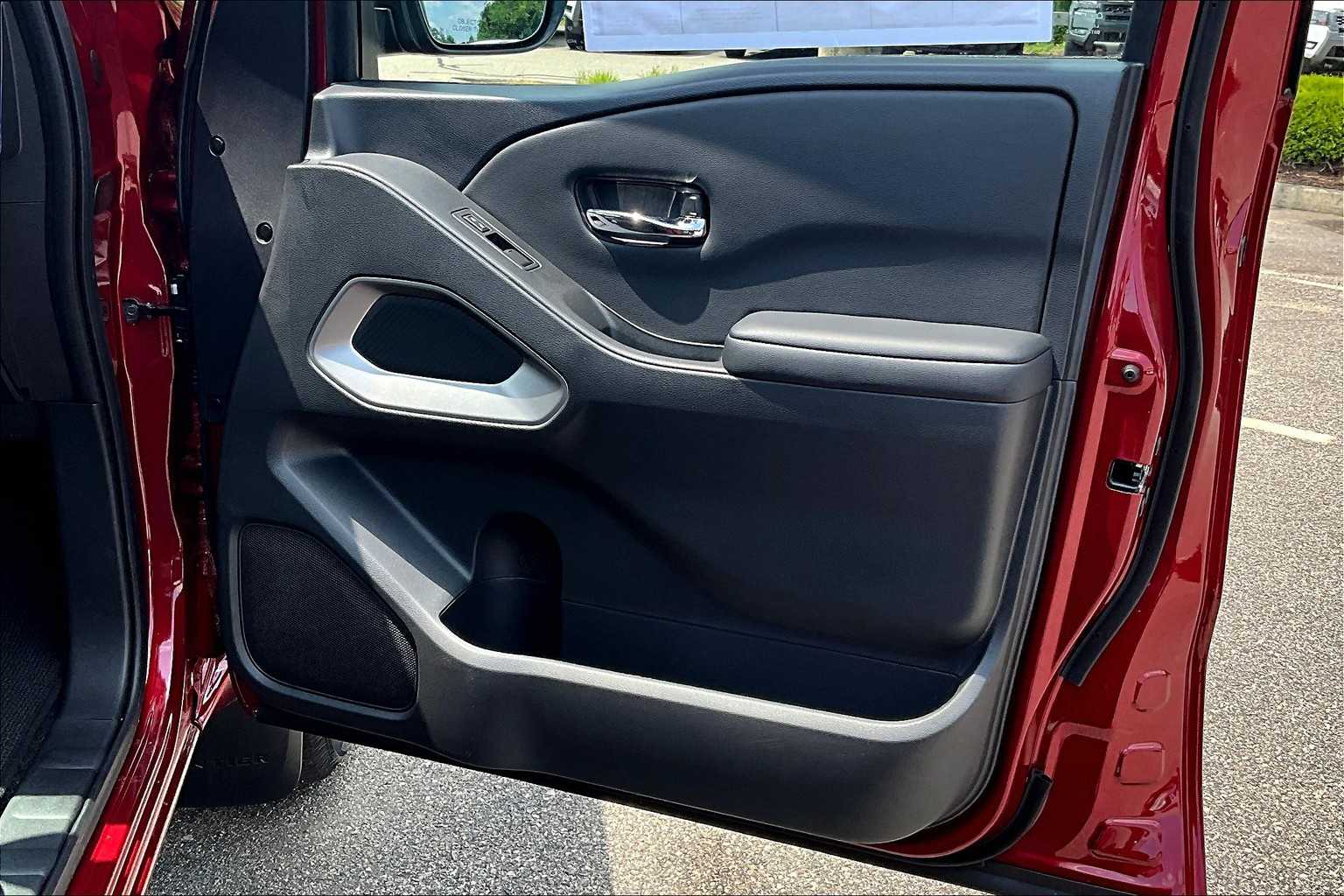 2025 Nissan Frontier SV - Photo 12