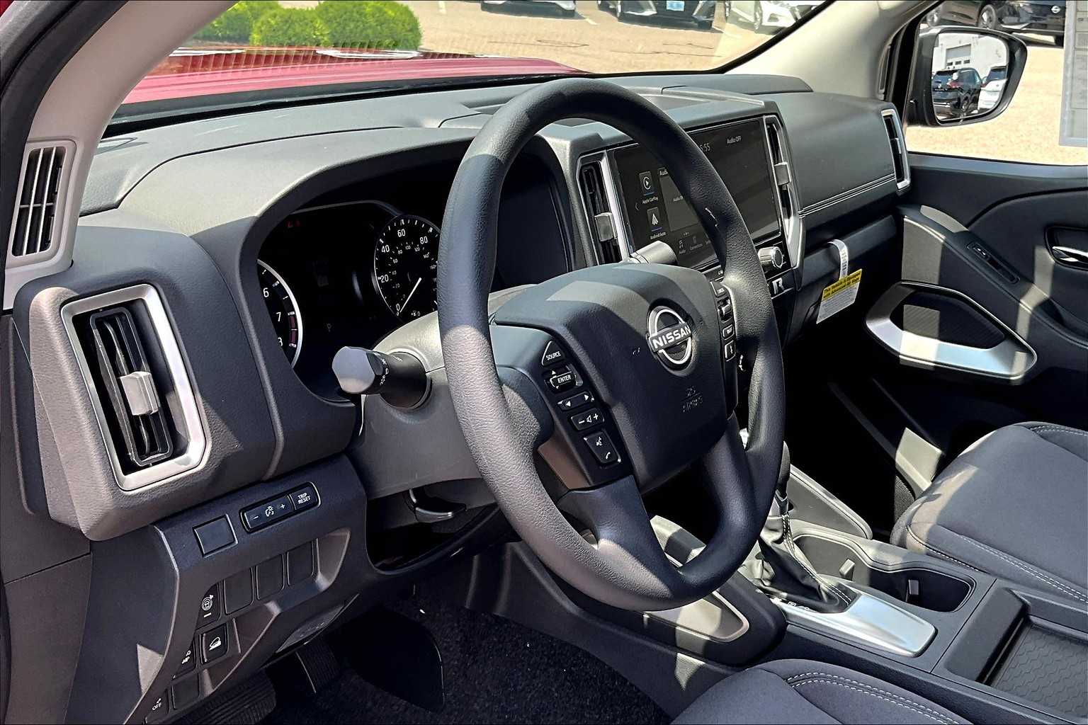 2025 Nissan Frontier SV - Photo 8
