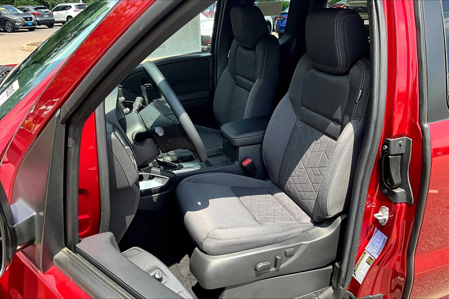 2025 Nissan Frontier SV - Photo 10