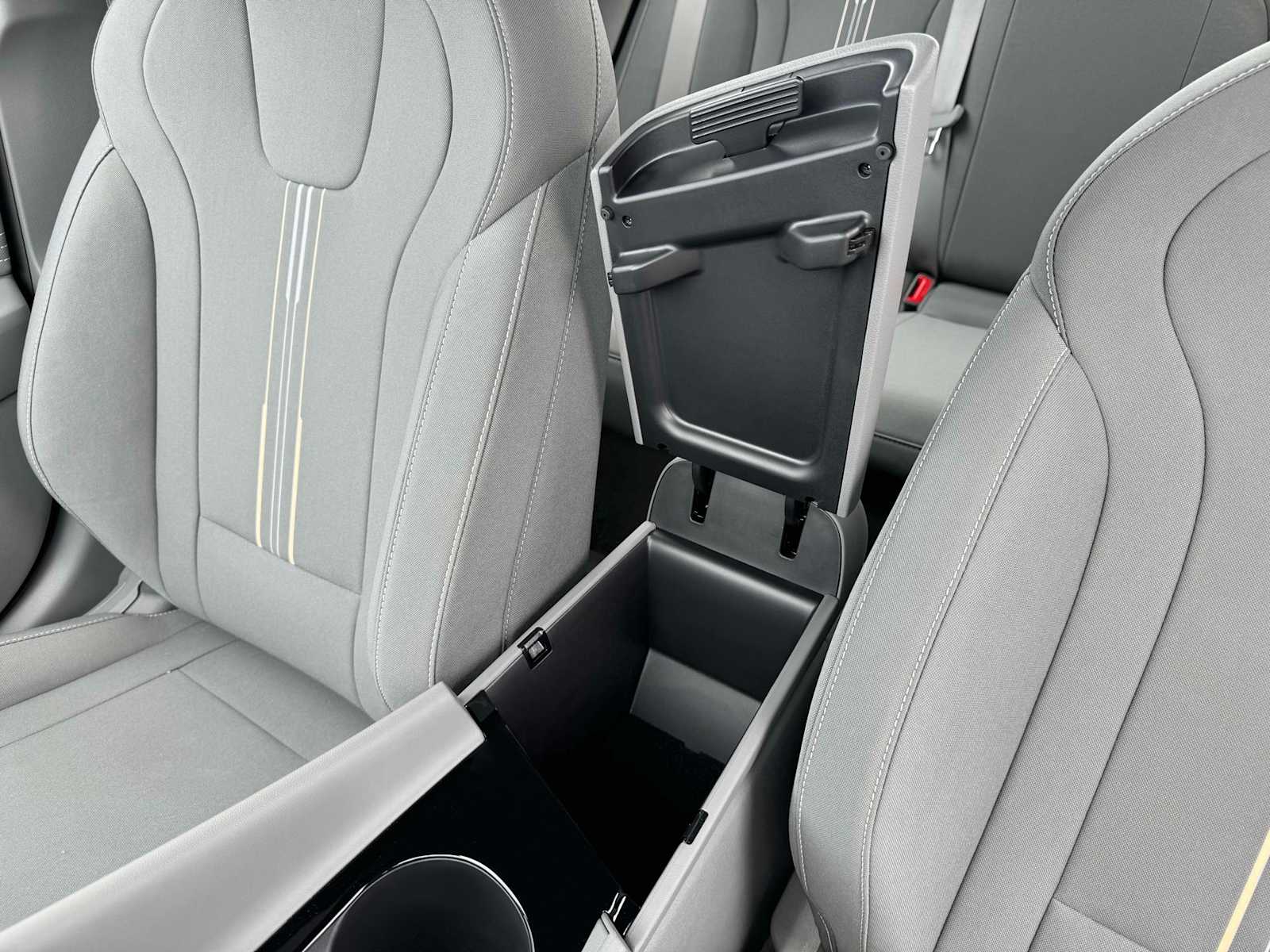 2025 Hyundai Elantra Hybrid SEL Sport - Photo 18