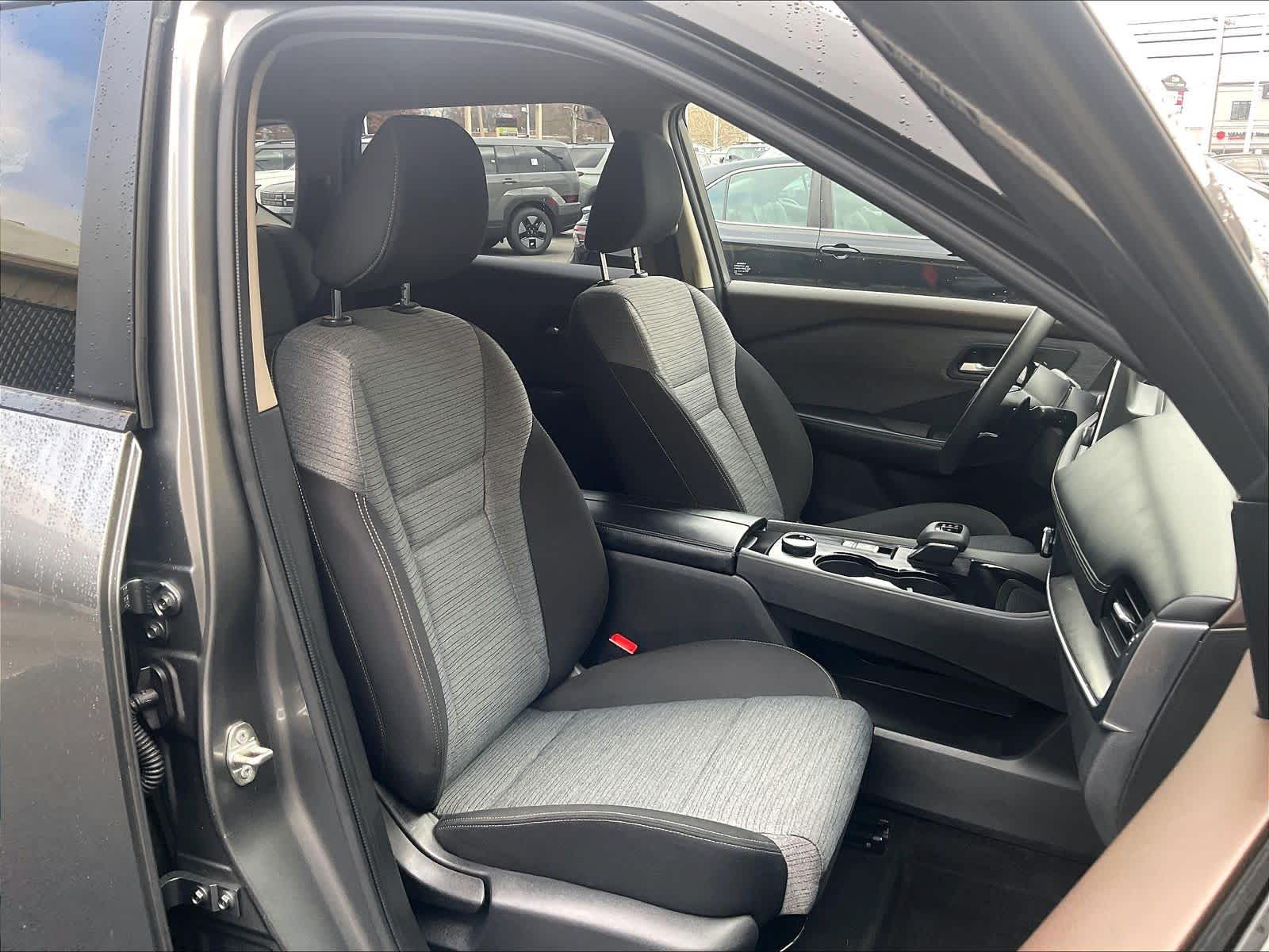 2023 Nissan Rogue SV - Photo 11