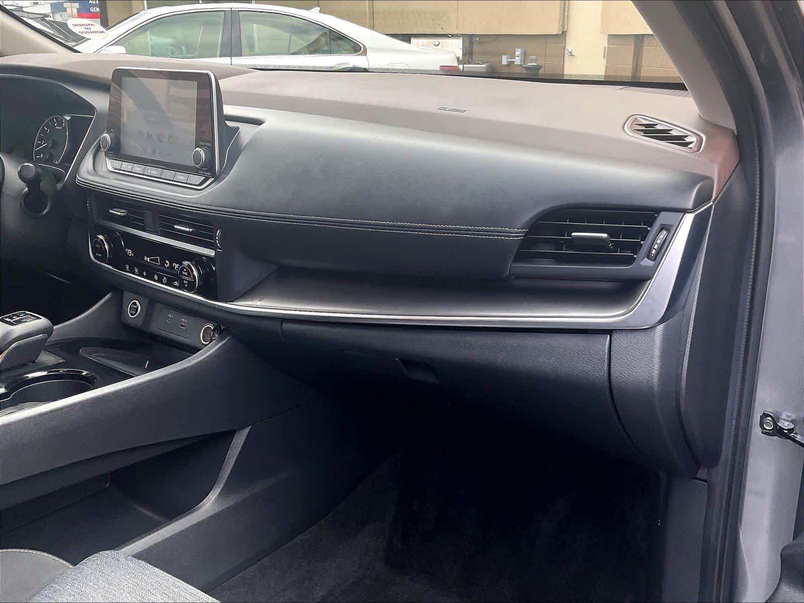 2023 Nissan Rogue SV - Photo 13