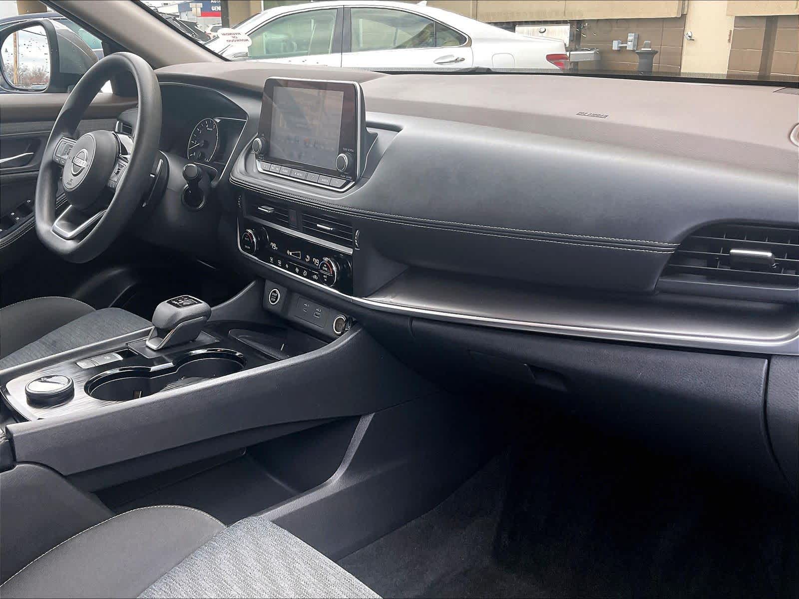 2023 Nissan Rogue SV - Photo 14