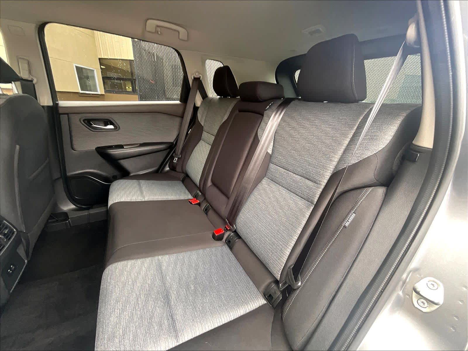 2023 Nissan Rogue SV - Photo 15