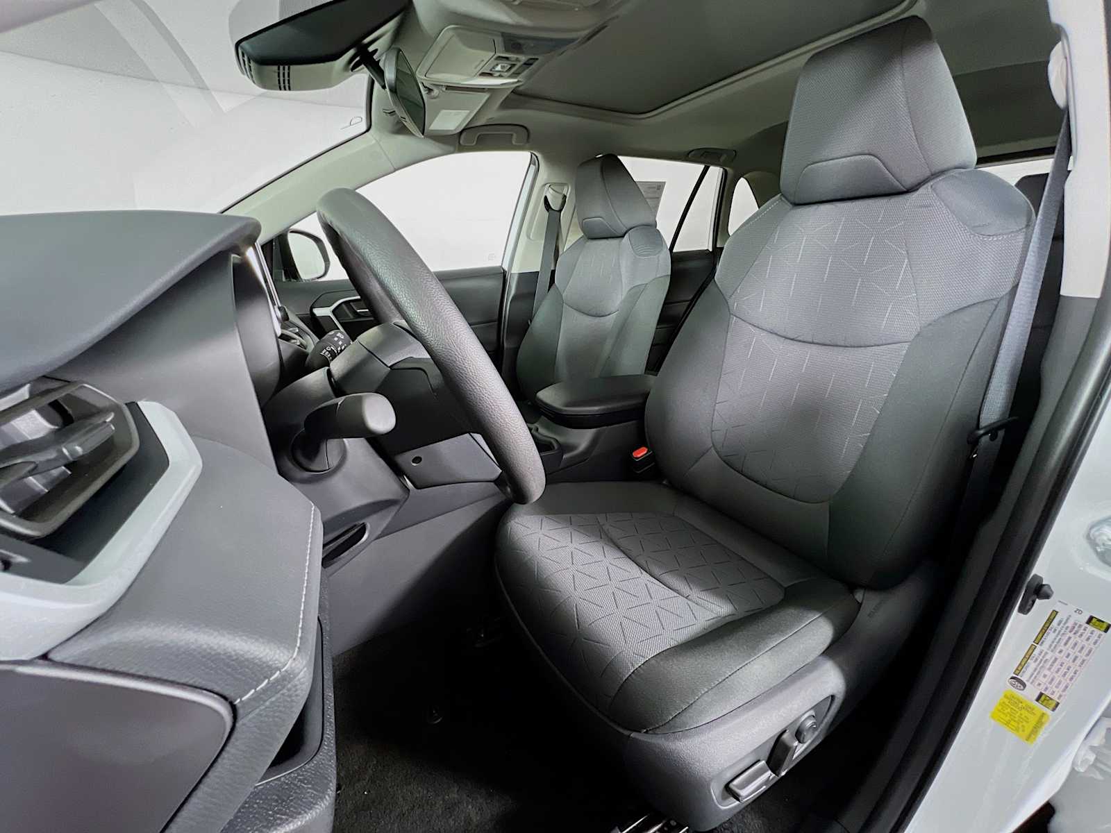 2025 Toyota RAV4 Hybrid XLE - Photo 12