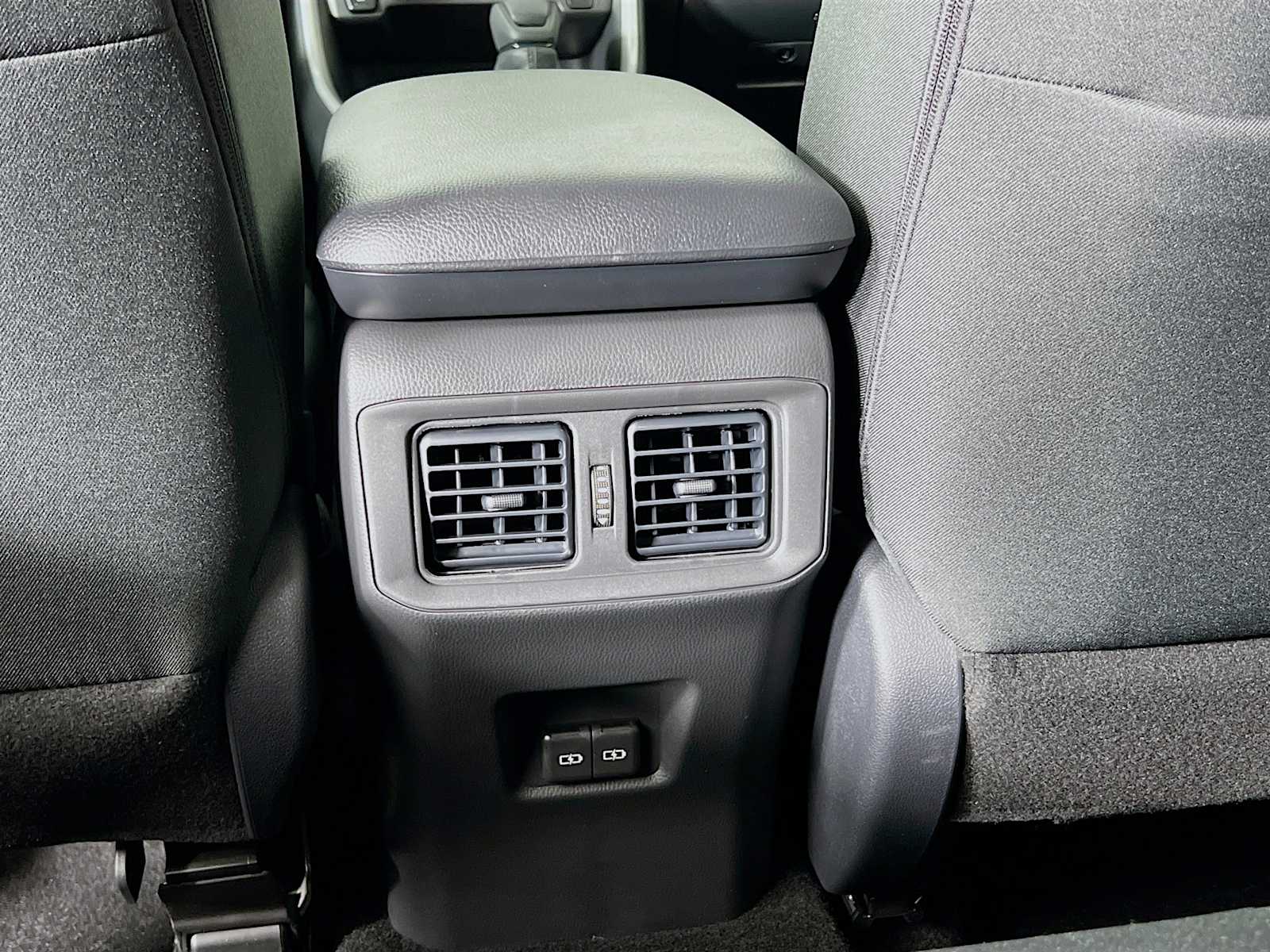 2025 Toyota RAV4 Hybrid XLE - Photo 14