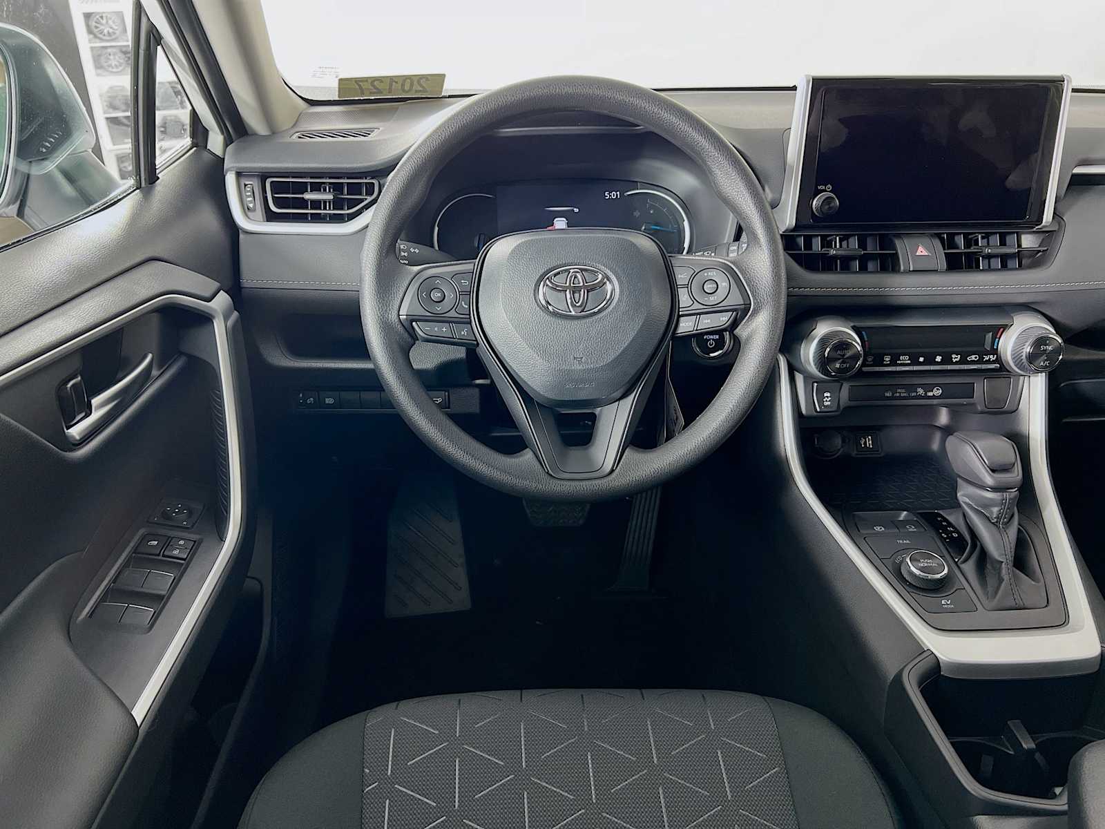 2025 Toyota RAV4 Hybrid XLE - Photo 15