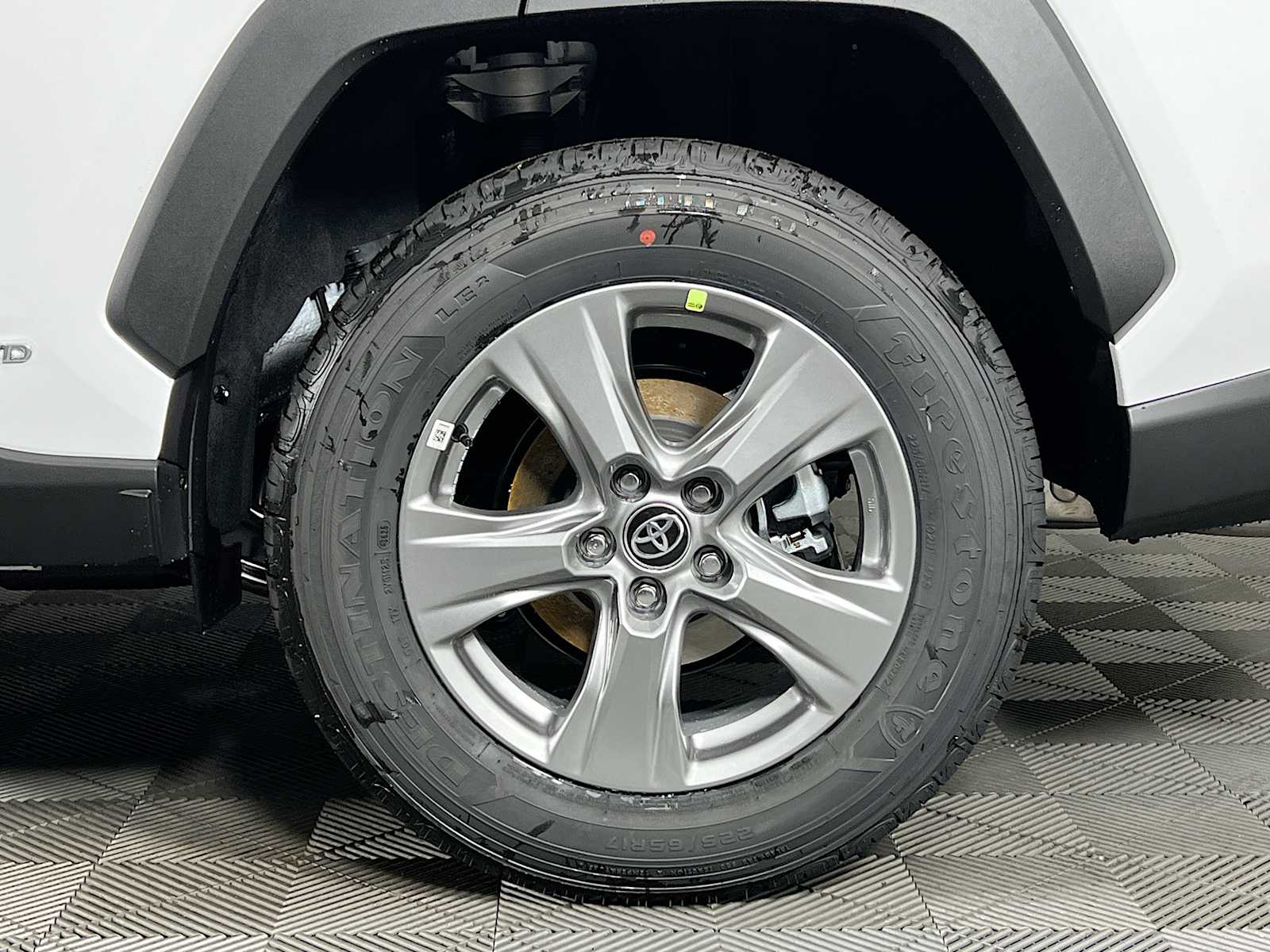 2025 Toyota RAV4 Hybrid XLE - Photo 19