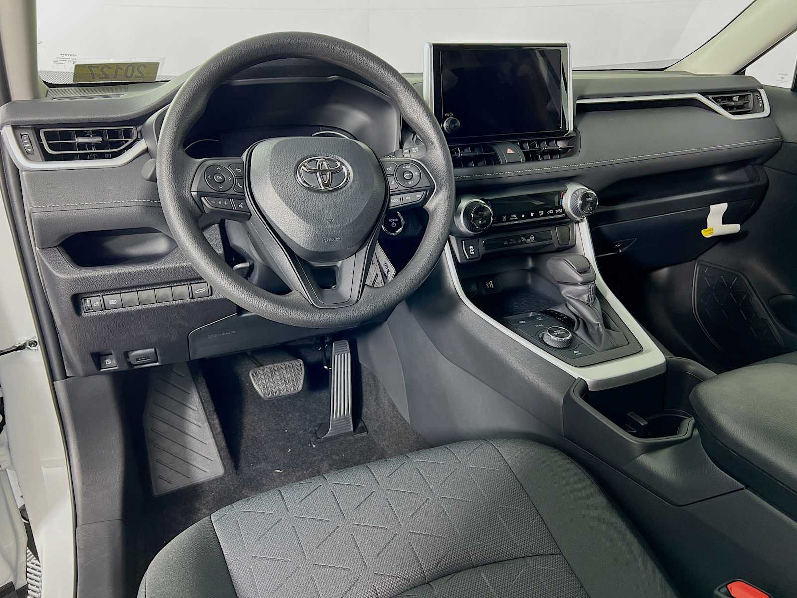 2025 Toyota RAV4 Hybrid XLE - Photo 6