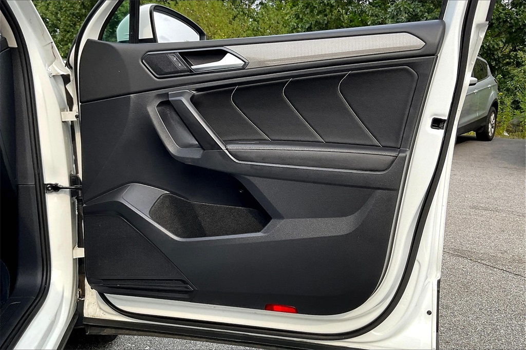 2022 Volkswagen Tiguan 2.0T SE - Photo 11