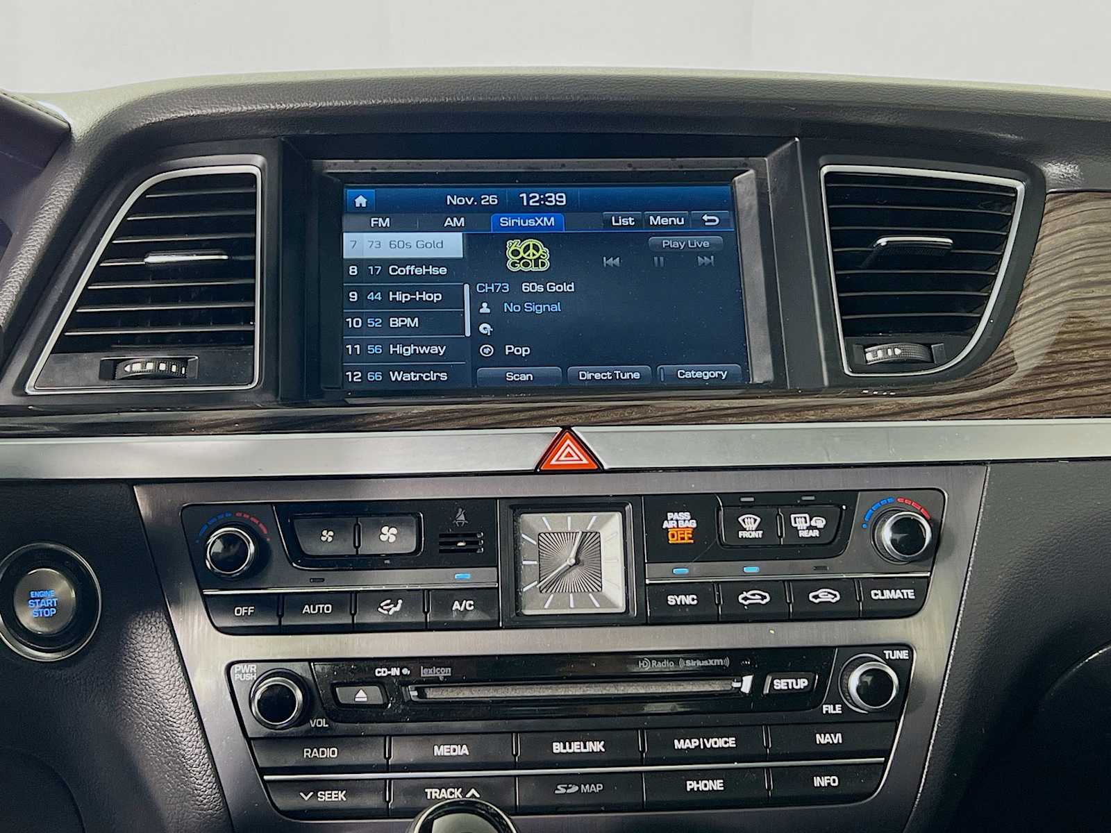 2015 Hyundai Genesis 3.8L - Photo 15