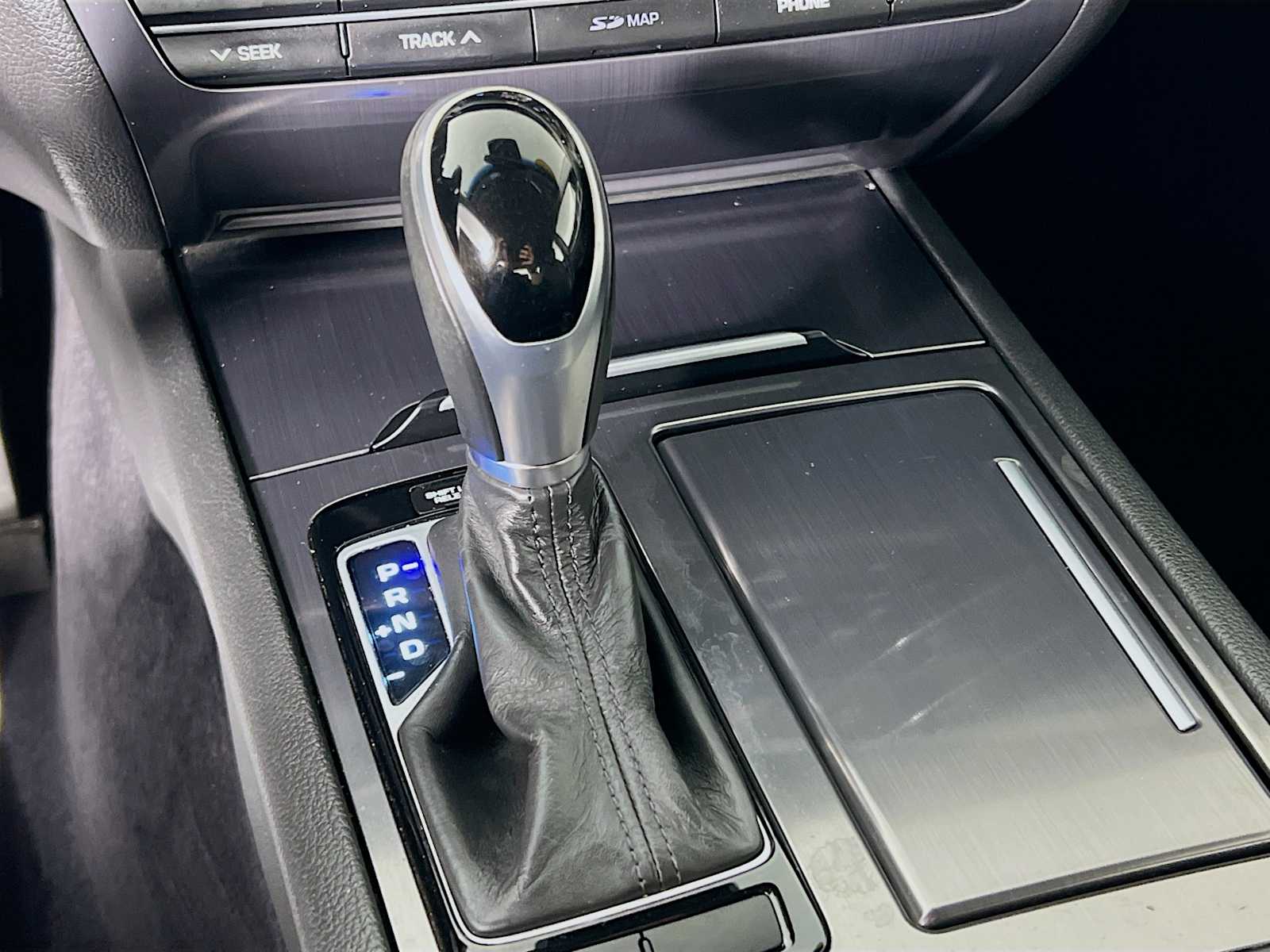 2015 Hyundai Genesis 3.8L - Photo 17