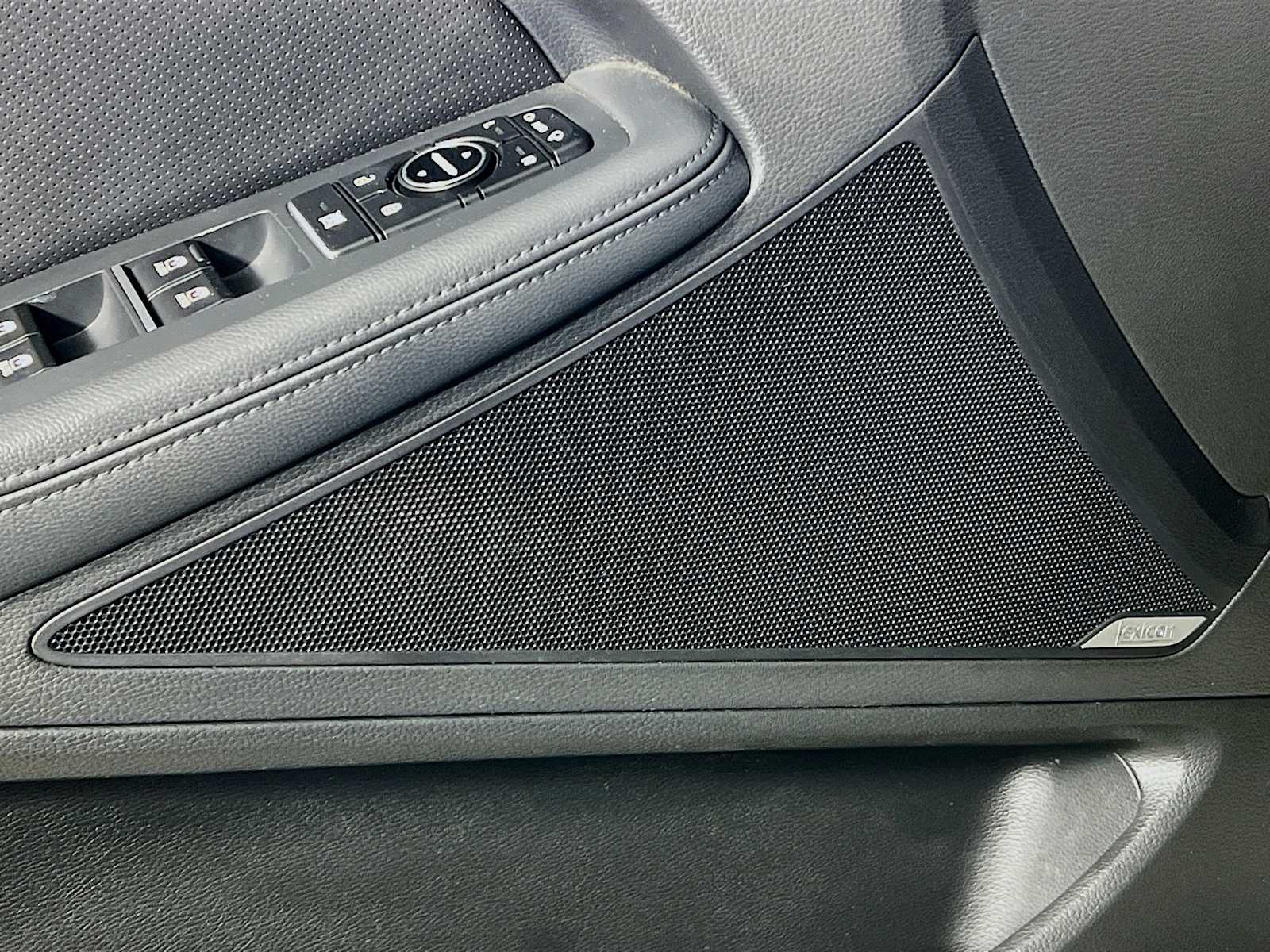 2015 Hyundai Genesis 3.8L - Photo 19