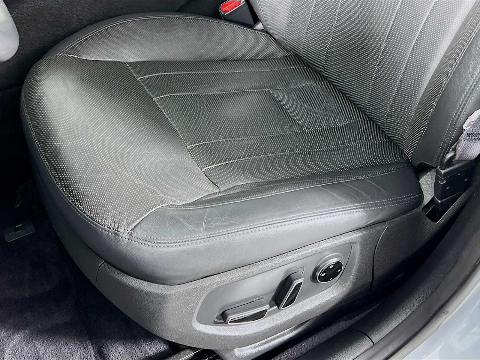 2015 Hyundai Genesis 3.8L - Photo 20