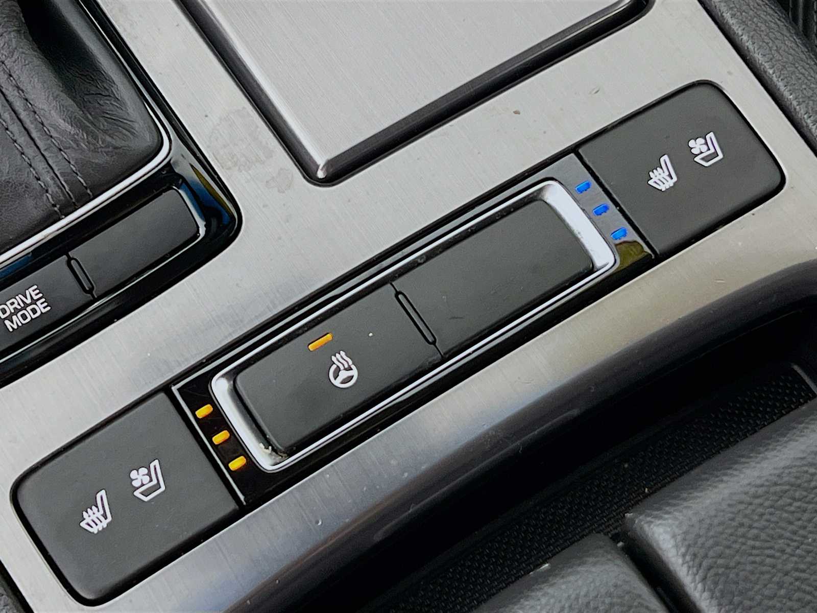 2015 Hyundai Genesis 3.8L - Photo 21