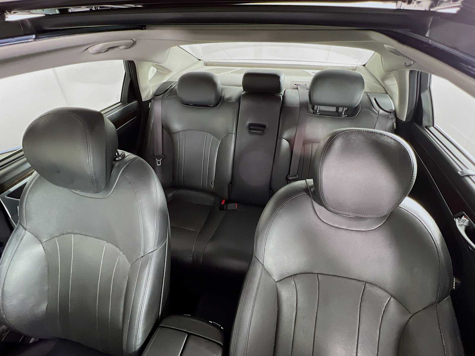 2015 Hyundai Genesis 3.8L - Photo 23