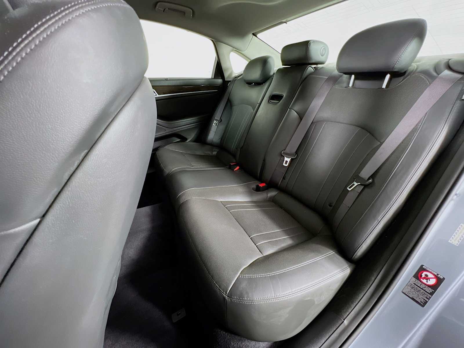 2015 Hyundai Genesis 3.8L - Photo 26