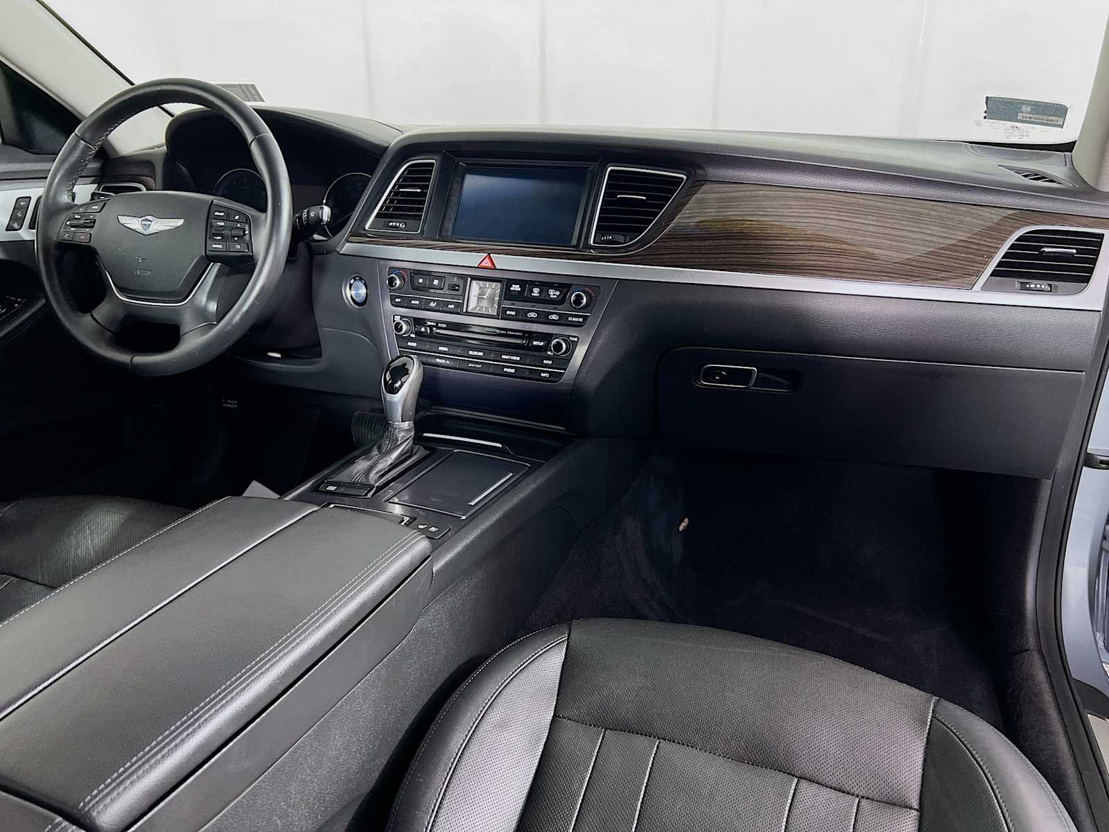 2015 Hyundai Genesis 3.8L - Photo 31