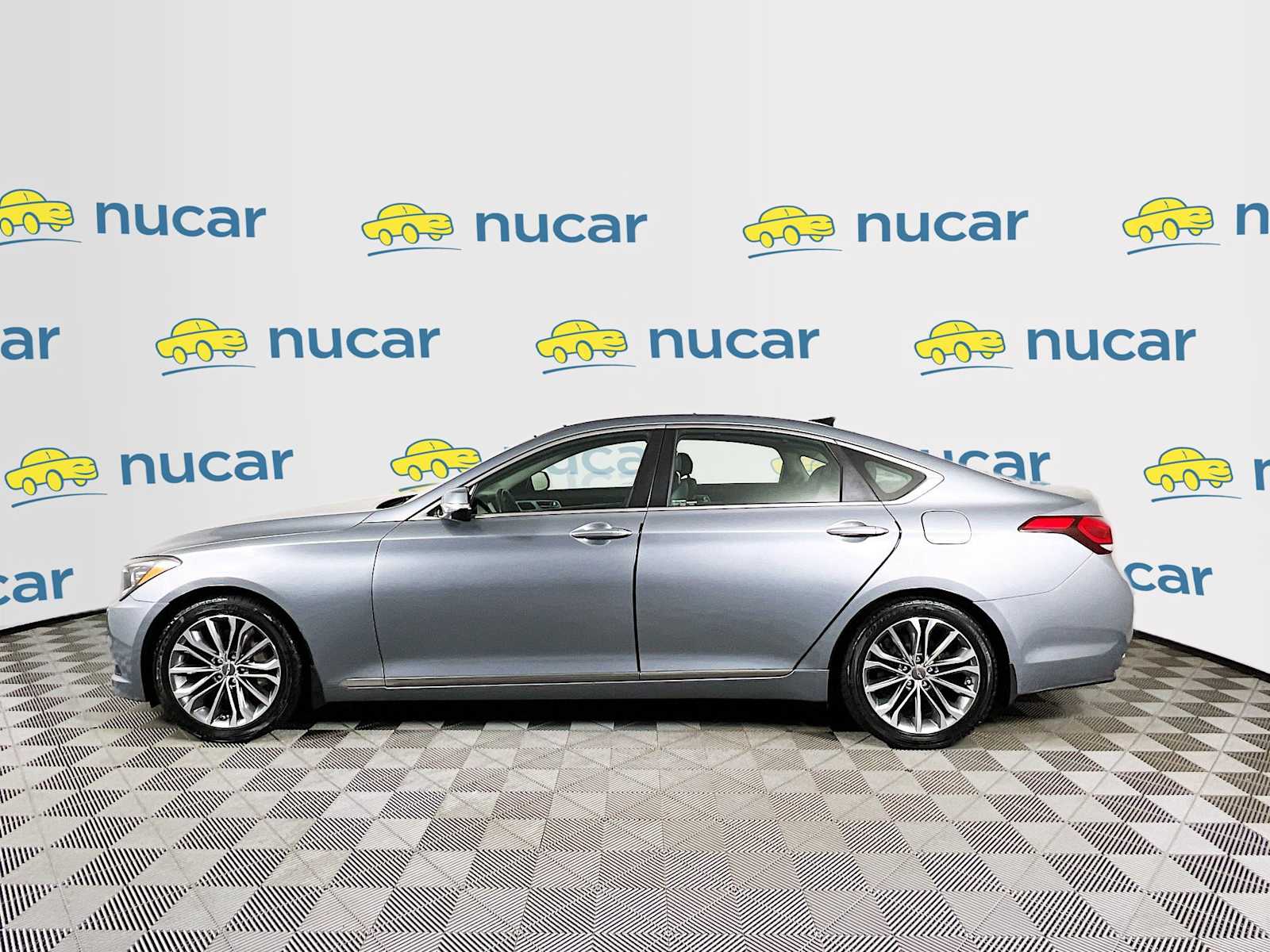 2015 Hyundai Genesis 3.8L - Photo 4