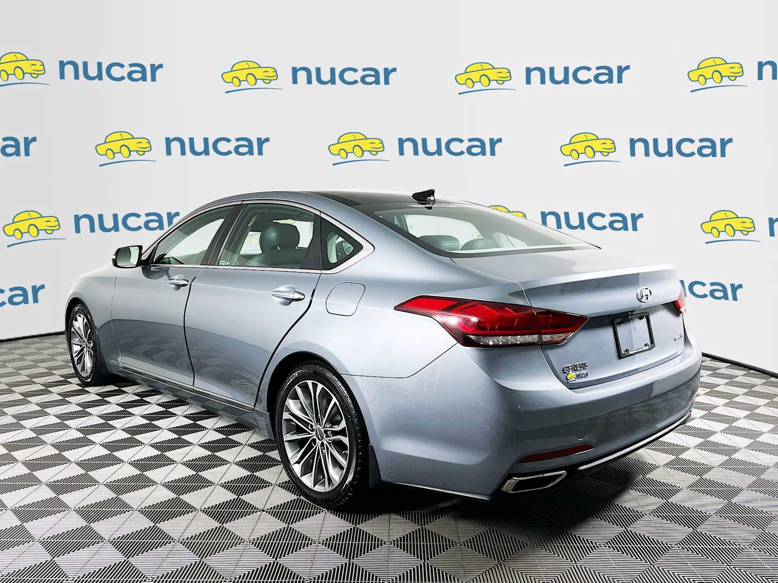 2015 Hyundai Genesis 3.8L - Photo 5