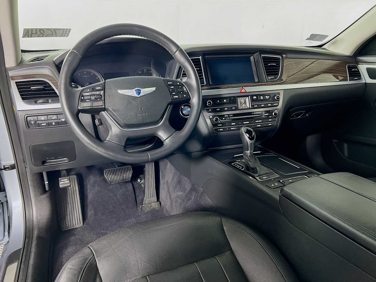 2015 Hyundai Genesis 3.8L - Photo 9