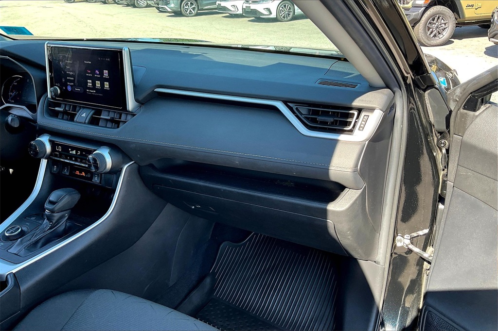 2023 Toyota RAV4 Hybrid XLE - Photo 12