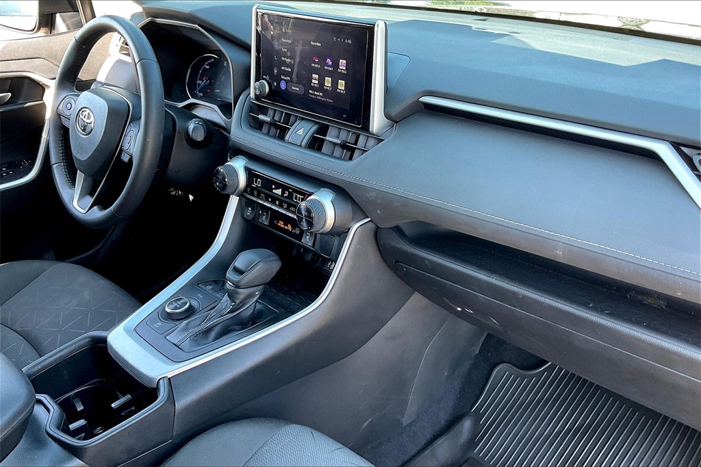 2023 Toyota RAV4 Hybrid XLE - Photo 13