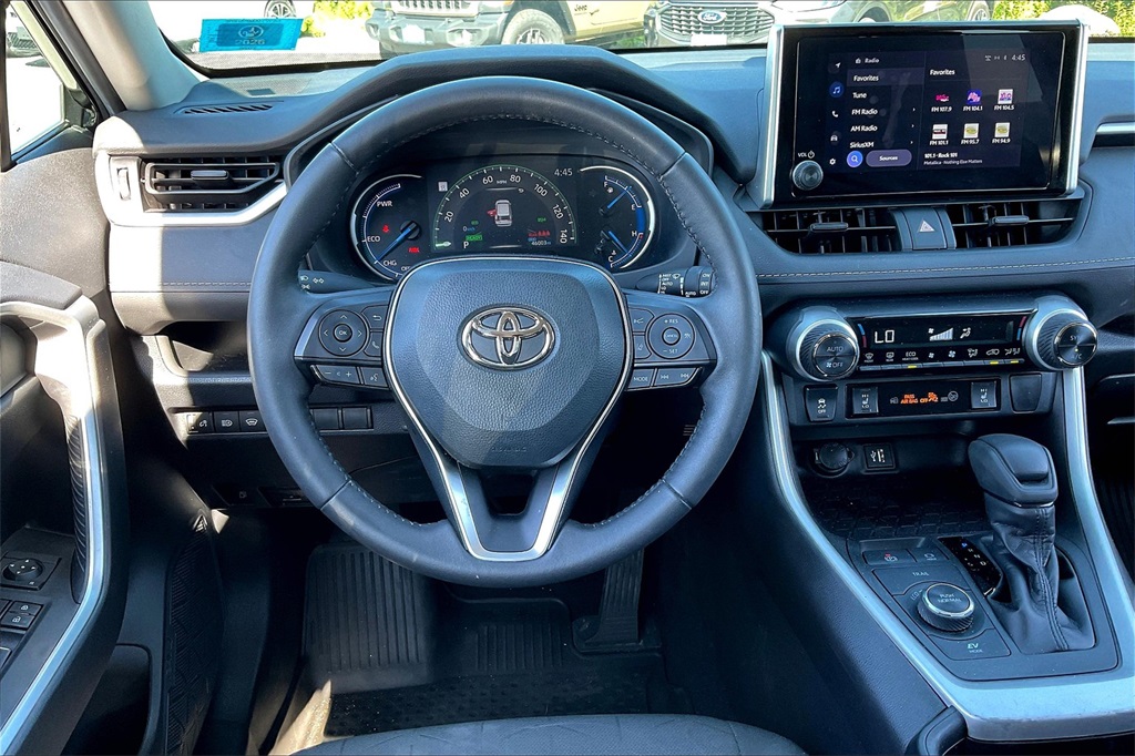 2023 Toyota RAV4 Hybrid XLE - Photo 16