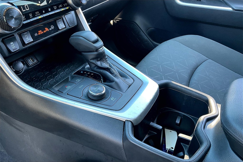 2023 Toyota RAV4 Hybrid XLE - Photo 19