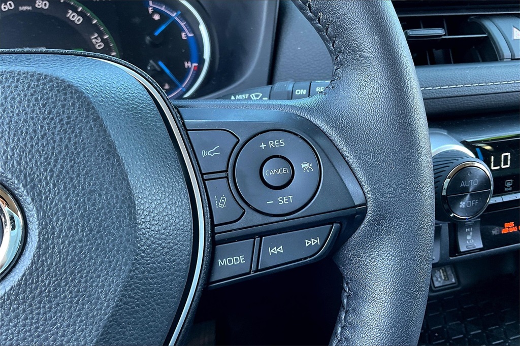 2023 Toyota RAV4 Hybrid XLE - Photo 22