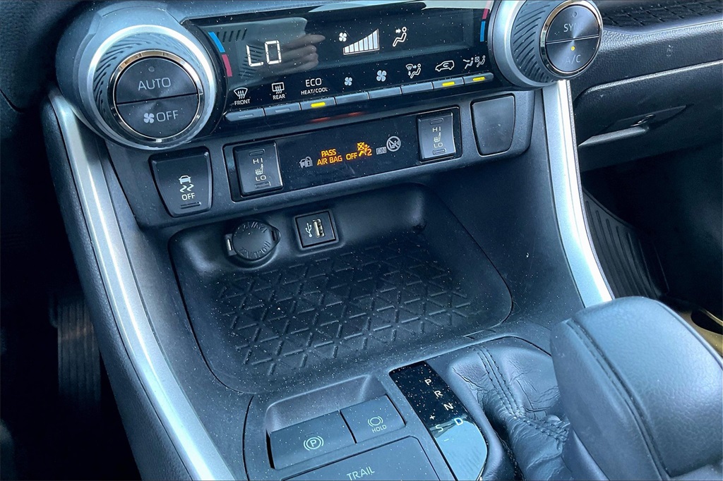 2023 Toyota RAV4 Hybrid XLE - Photo 24