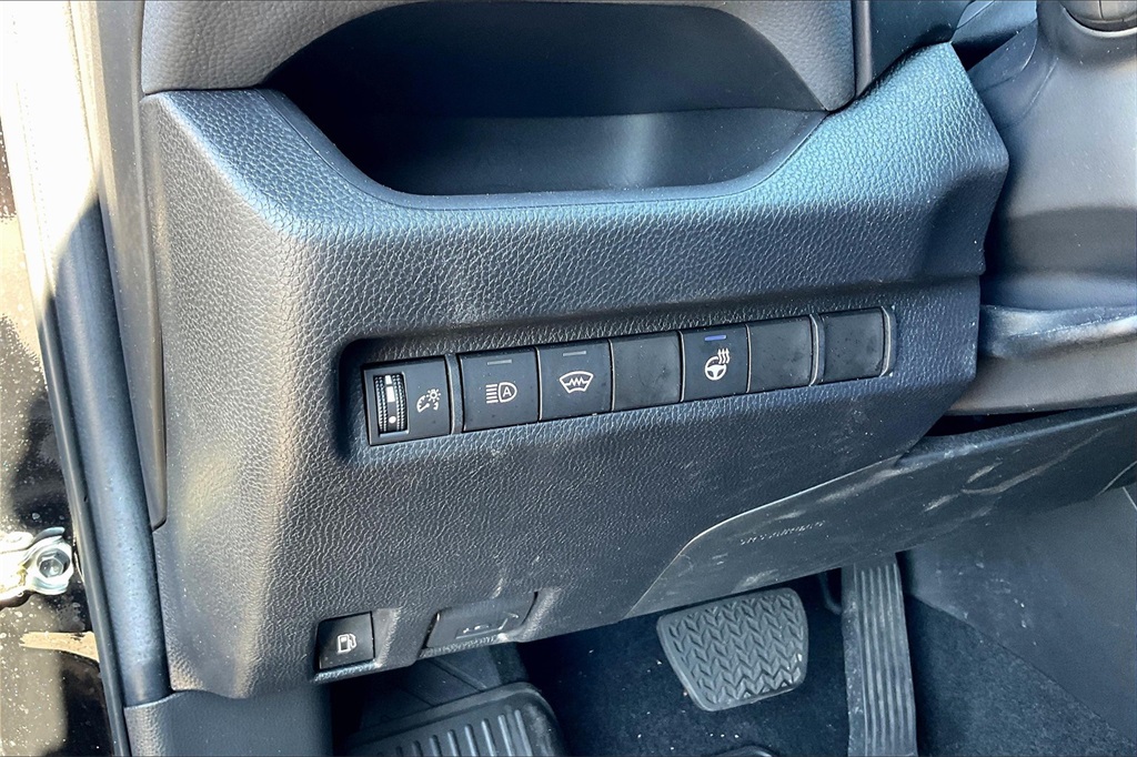 2023 Toyota RAV4 Hybrid XLE - Photo 25
