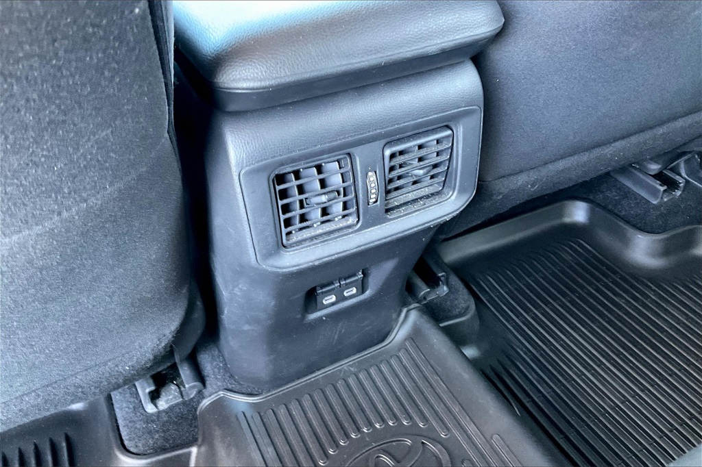 2023 Toyota RAV4 Hybrid XLE - Photo 26