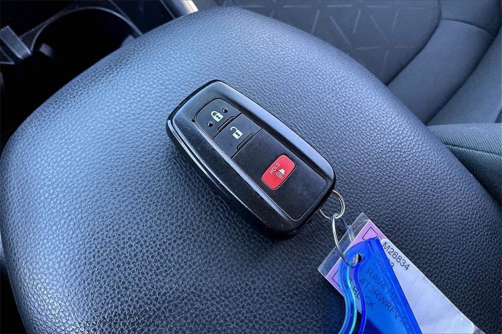 2023 Toyota RAV4 Hybrid XLE - Photo 28