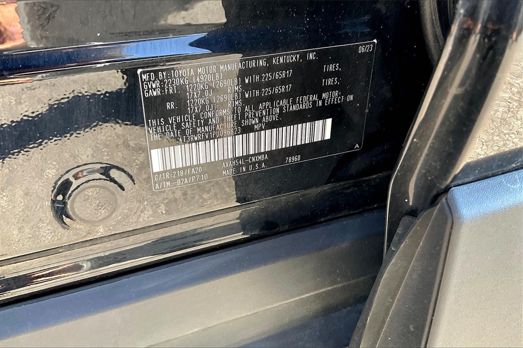2023 Toyota RAV4 Hybrid XLE - Photo 32