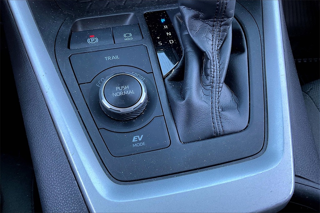 2023 Toyota RAV4 Hybrid XLE - Photo 33