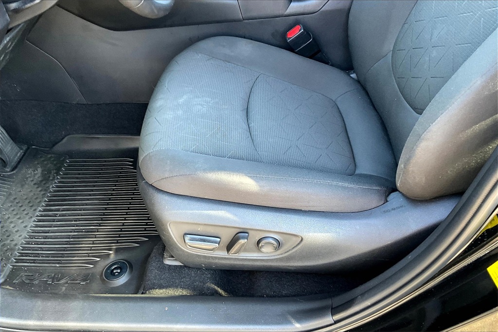 2023 Toyota RAV4 Hybrid XLE - Photo 34
