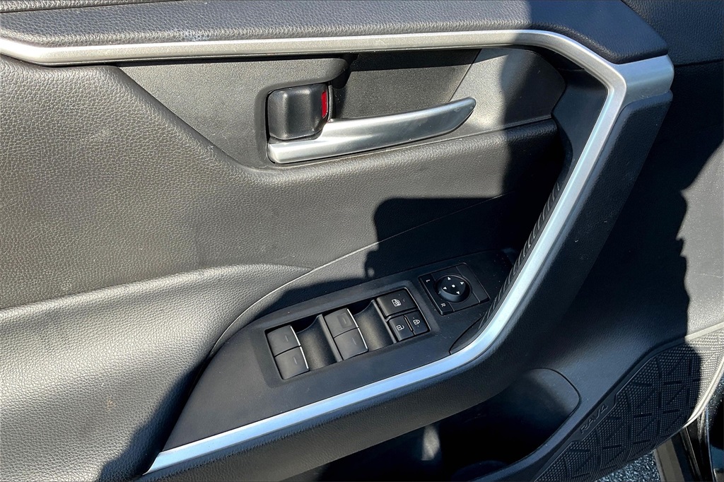 2023 Toyota RAV4 Hybrid XLE - Photo 37
