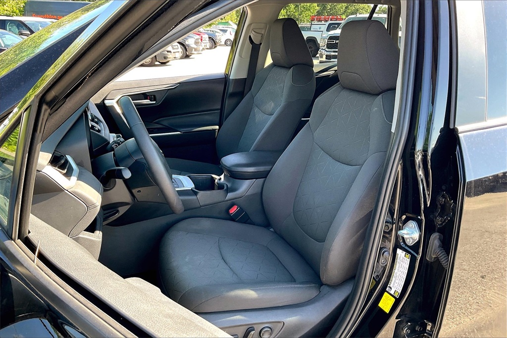 2023 Toyota RAV4 Hybrid XLE - Photo 9