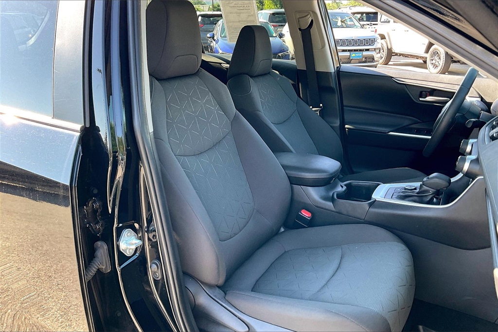 2023 Toyota RAV4 Hybrid XLE - Photo 10