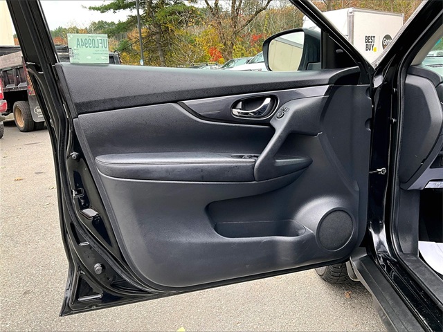 2018 Nissan Rogue SV - Photo 18