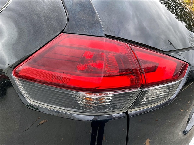 2018 Nissan Rogue SV - Photo 31